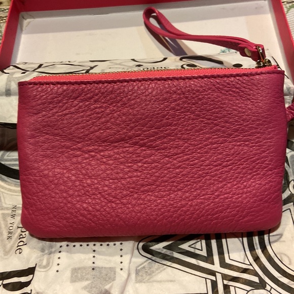 H483/NWT Kate Spade Cobble Hill Strawfroyo (Hot Pink) Wristlet - Picture 5 of 9